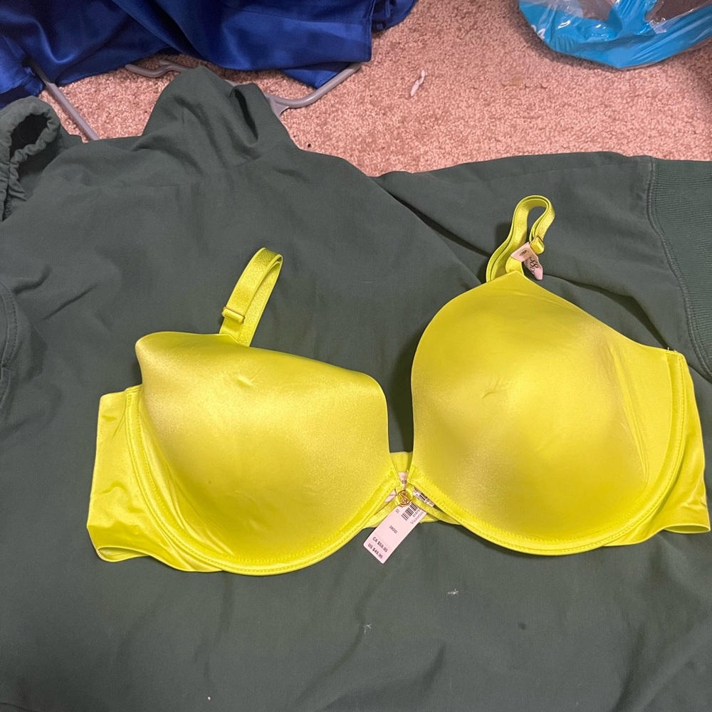 NWT Very Sexy Lightly Lined Demi